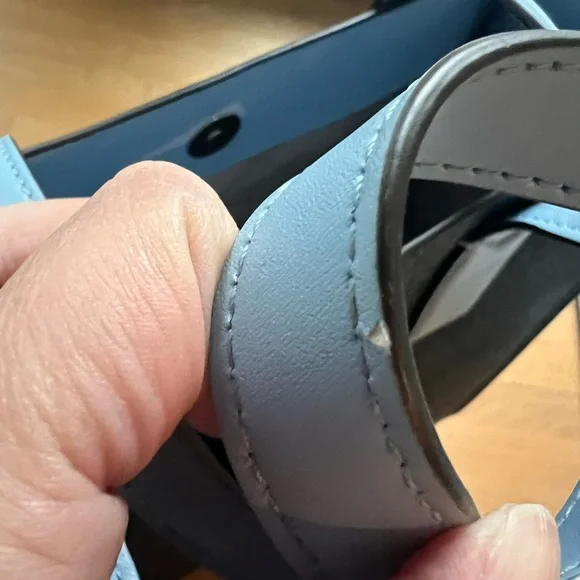 Excellent Michael Kors Kenly Tote Shoulder Bag light blue and silver hardware. - Picture 8 of 9